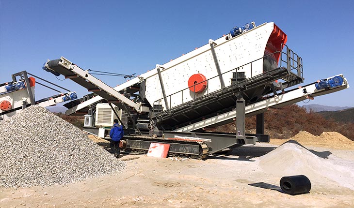 The worksite of tracked crusher