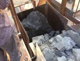 raw ores with large size